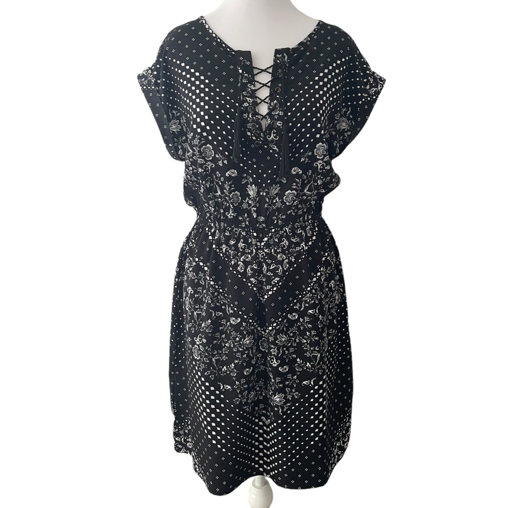 Charming Charlie Dress Women’s Size Medium Black White Floral Geometric Print